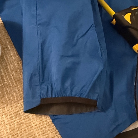 Patagonia Men’s Raincoat/Wind Breaker Blue Outdoor Jacket - Picture 5 of 5